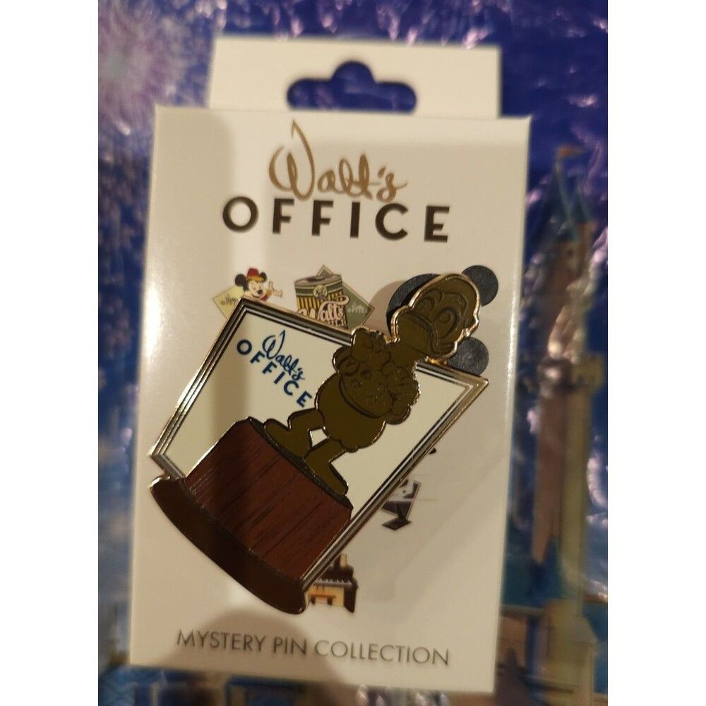 C2 Disney D23 2026 Pin TWDC DEC Walt’s Office Mystery Donald Duck Statue
